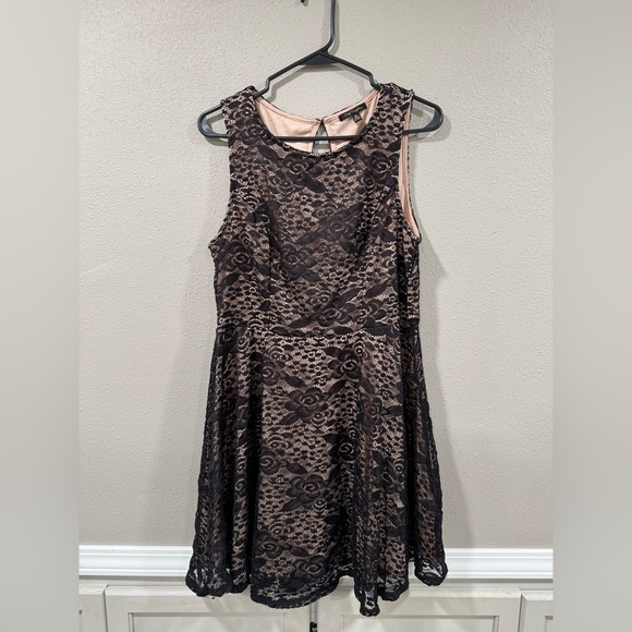 2/$15 City Triangles Lace Floral Print Dress - Picture 2 of 5